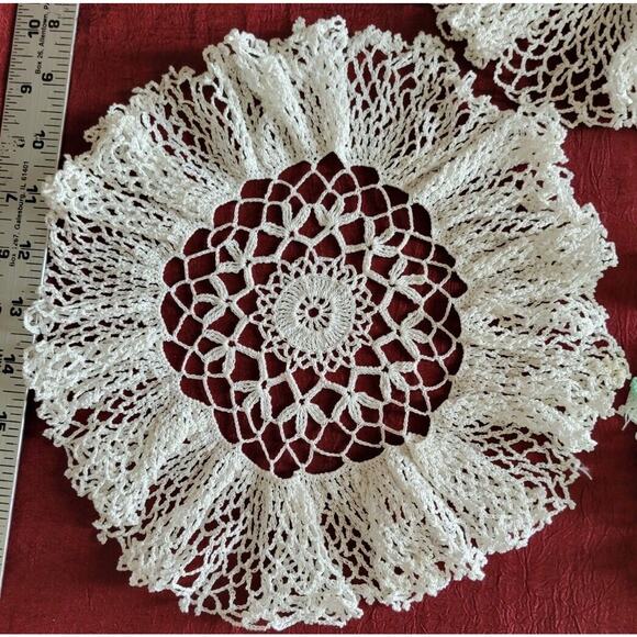 LOT OF 3 - 10 IN HANDMADE, ROUND RUFFLED DOILIES - Picture 3 of 9